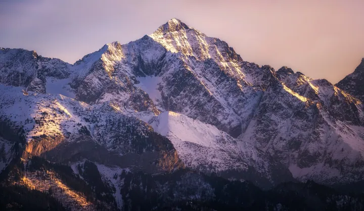 Snowy Mountain Sunset With Warm Sky Glow — original wallpaper
