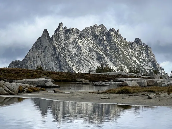 Central Cascades Mountain Lake Scene — original wallpaper