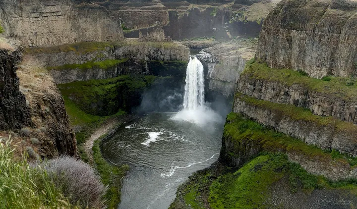 Palouse Falls Cascading Through Lush Canyon — original wallpaper