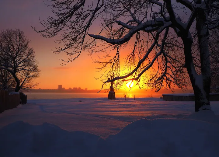Winter Sunset Over Snowy Field — original wallpaper